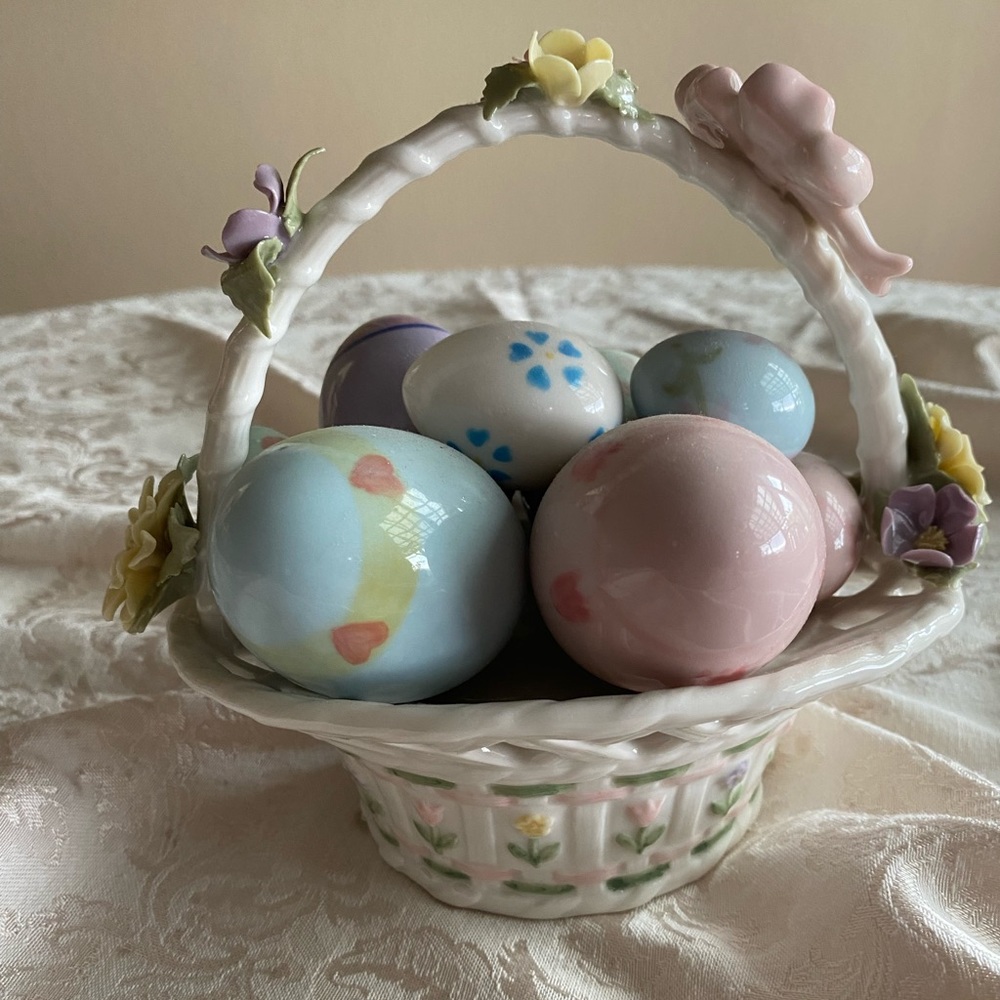 CERAMIC EASTER EGG BASKET MUSIC BOX